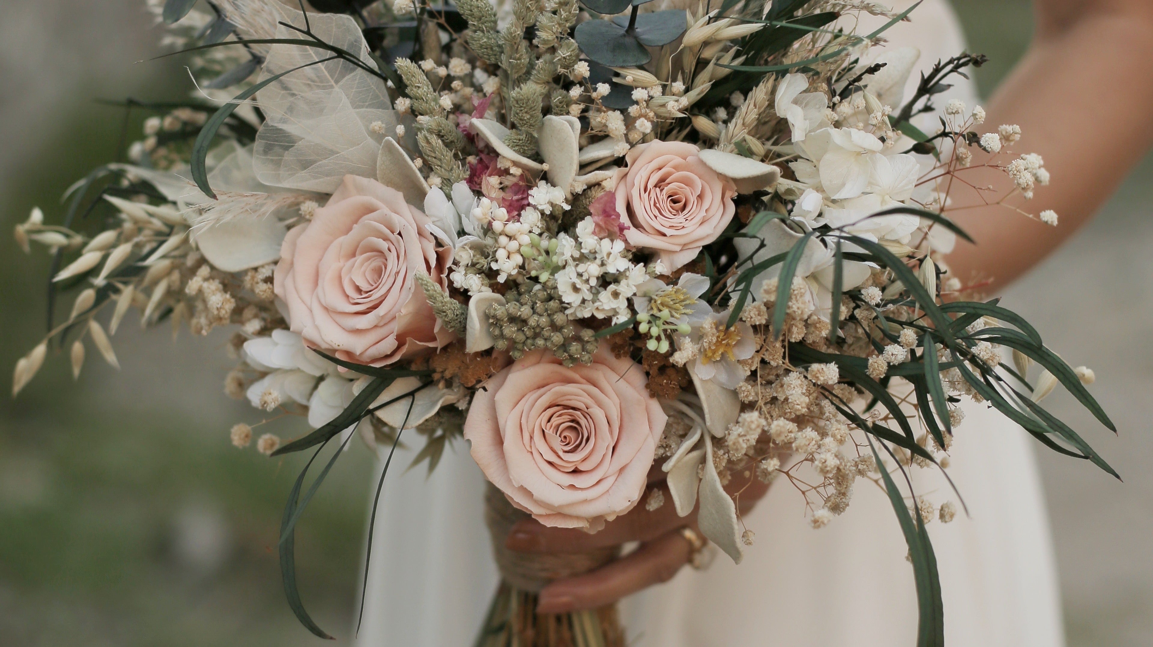 How to Choose Your Wedding Bouquet: A Complete Guide for Modern Brides