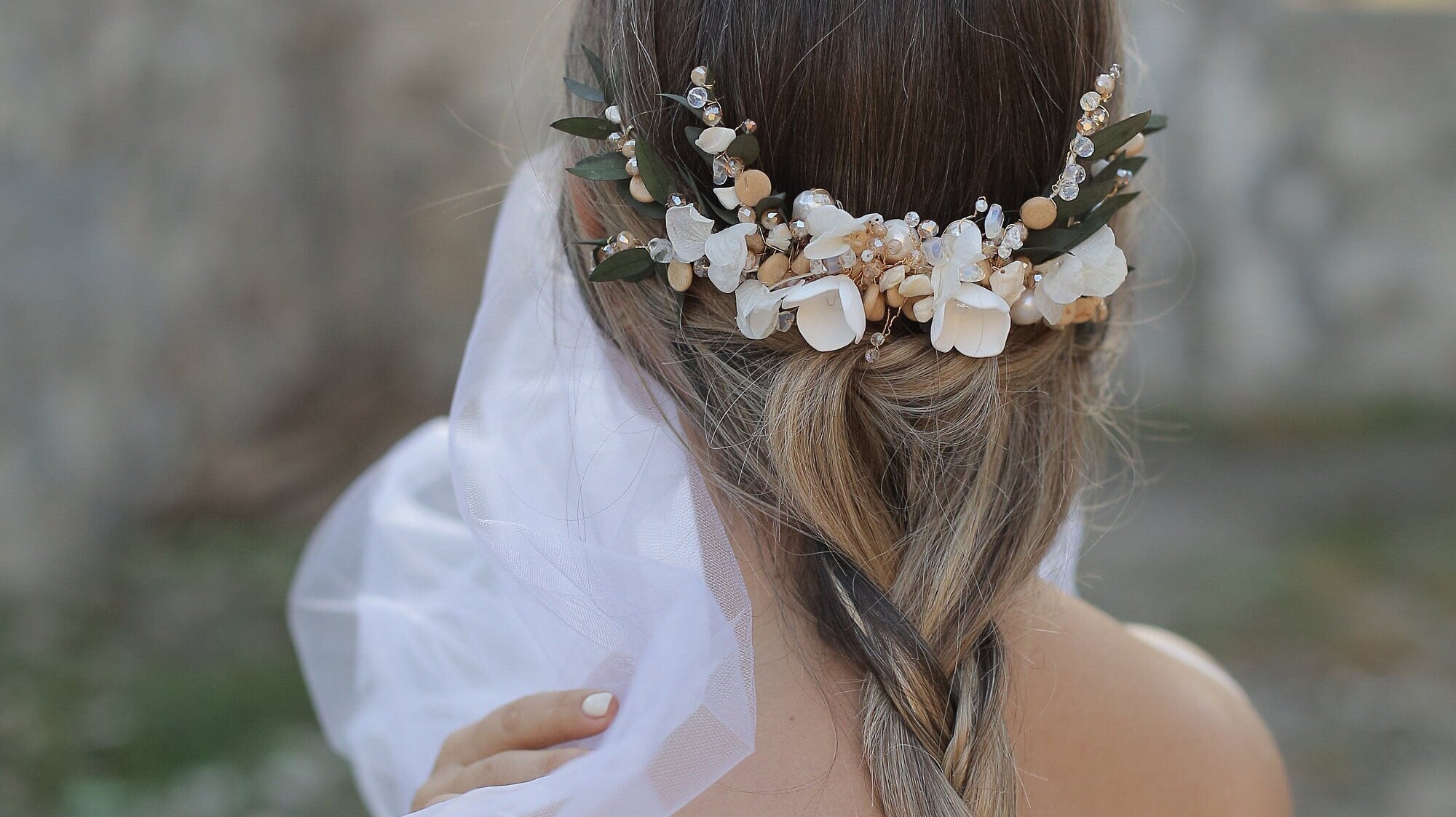 How to Choose the Perfect Wedding Hair Piece