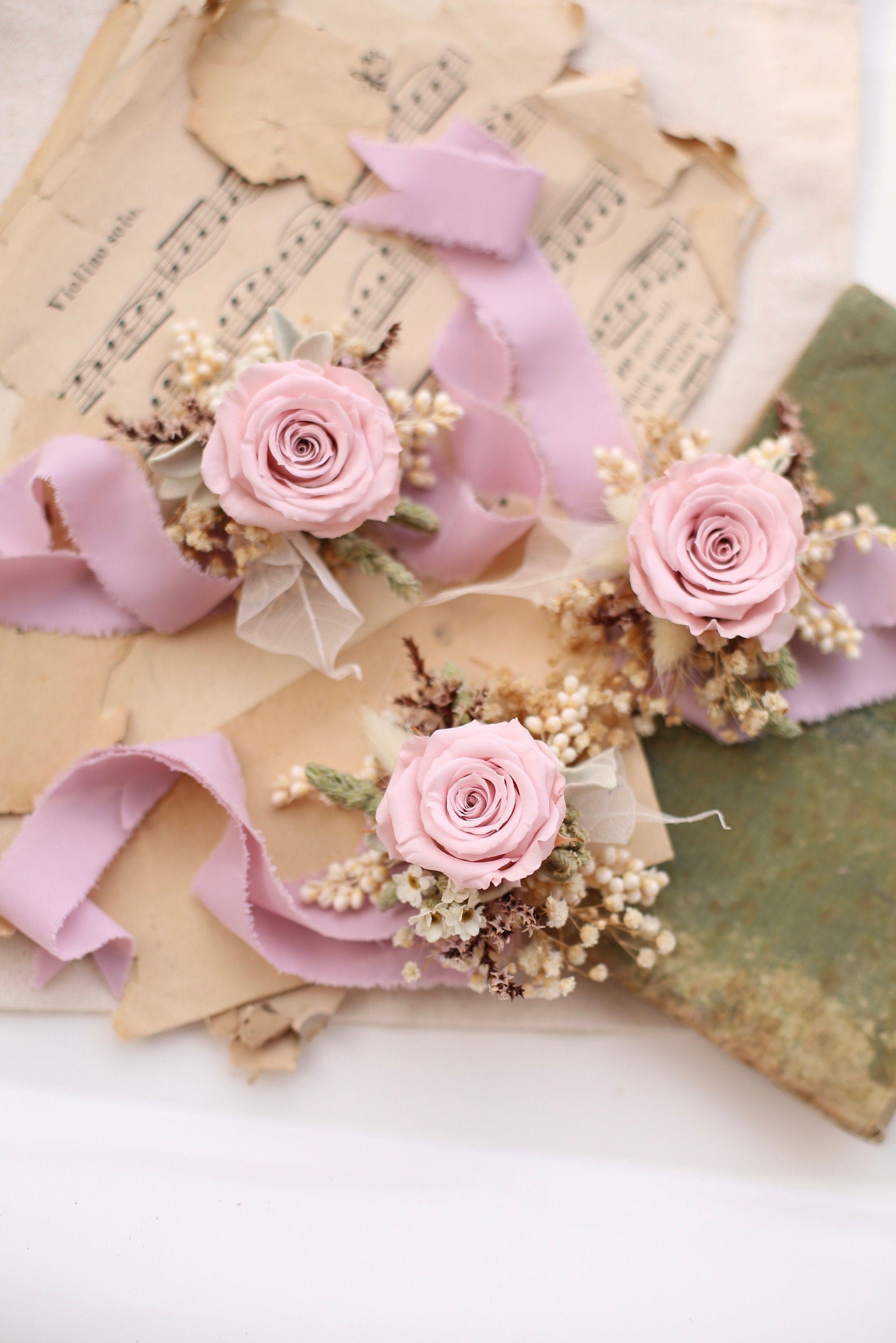 Your Complete Wedding Flower Guide: Bouquets, Boutonnières, and Corsages That Bloom Together