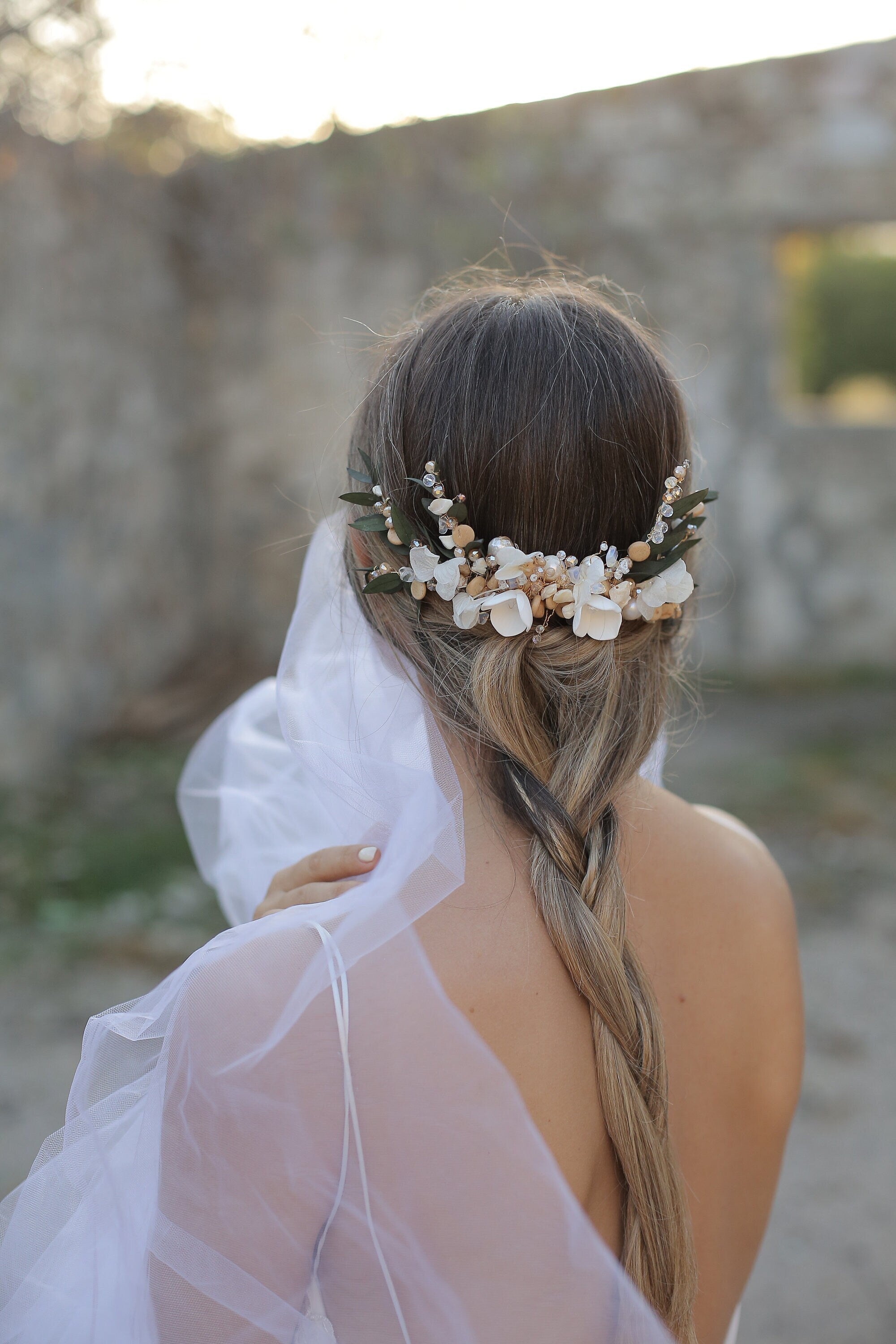 How to Choose the Perfect Wedding Hair Piece